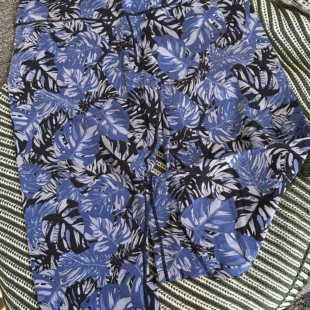 Blue Leaf Print Women’s Leggings
